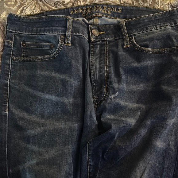 American Eagle Outfitters Blue Relaxed Jeans with Vintage Wash - Picture 1 of 1
